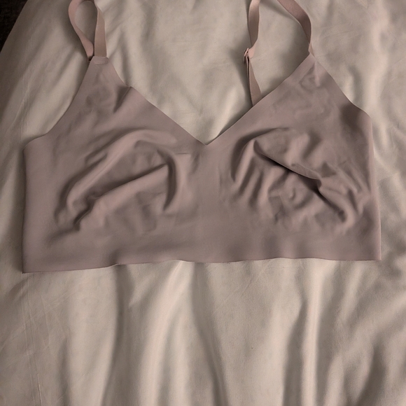 Calvin Klein Other - Calvin Klein Seamless V-Neck Bralette in Dusty Rose